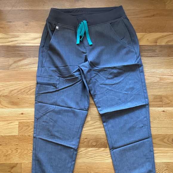 Figs scrubs grey jogger bottoms (XS petite) - Picture 1 of 1